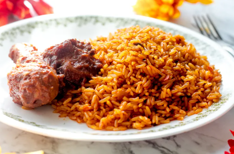 Jollof Rice: Hidangan Ikonik Nigeria yang Menggugah Selera